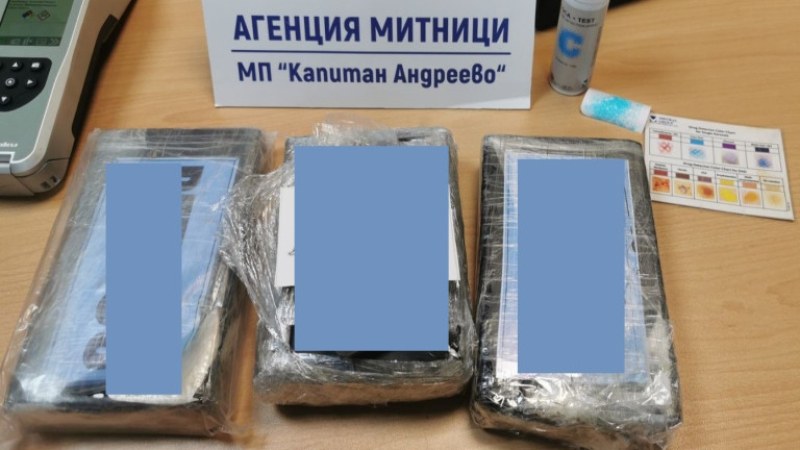 Митнически служители откриха 3 килограма кокаин при проверка на товарен