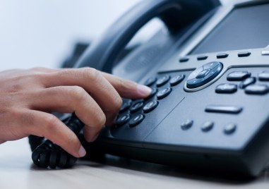 Криминалисти от Пето РУ издирват извършители на телефонна измама Жертвата