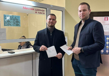 Кметът на район Тракия   Георги Гатев и заместник кметът Красимир Терзиев