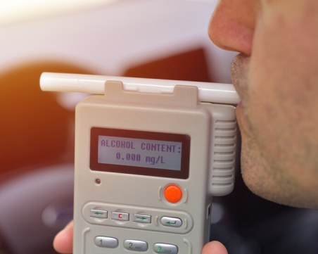 Хванаха мъж да шофира с рекордните 5,02 промила алкохол и два вида наркотици в кръвта