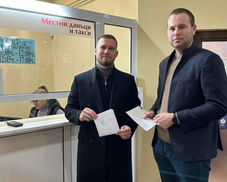 Кмет и заместник-кмет първи платиха данъците си в „Тракия