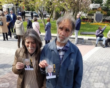 Стефчо Автографа и Тошко си измислиха побой в Драматичния театър