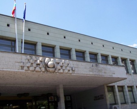 Свикват щаба за борба с грипната епидемия в Пловдив, решават за мерки и ваканция на учениците