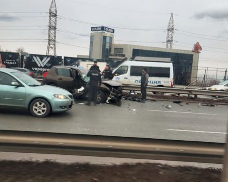 Тежка катастрофа на Околовръстното в София, мъж е в тежко състояние