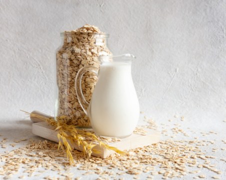 Защо да не пием овесено мляко и с какво може да го заместим