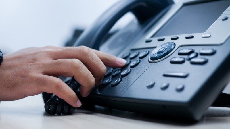 Криминалисти от Пето РУ издирват извършители на телефонна измама. Жертвата