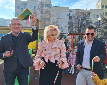 Емил Русинов откри площадка и участва в еко инициатива в детска градина в „Източен