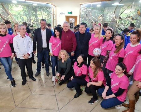 Христо Стоичков пожела успех на женския отбор на район „Централен