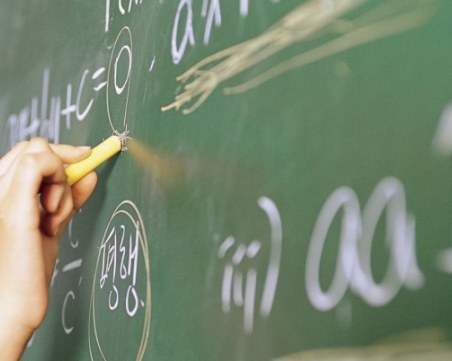 Кариерното развитие на учителите и директори да не зависи от Инспектората по образование предлага МОН