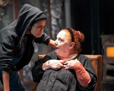 Прокуратурата се зае с пожара в Смолян, при който загина актрисата Емилия Ованесян