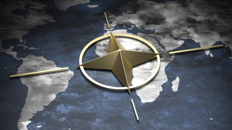 НАТО: Трябва да се подготвим за война с Русия