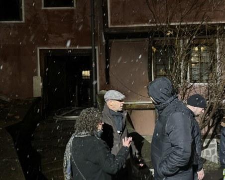 15 кв. метра от покрива на Пампоровата къща изгорели, кмет и зам.-кмет на мястото на инцидента