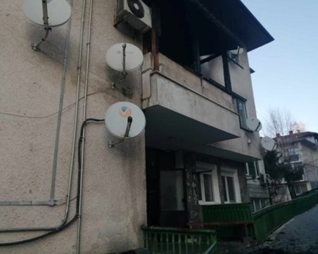 Четирима души са в болница заради обгазяването след пожара, при който почина актрисата Емилия Ованесян