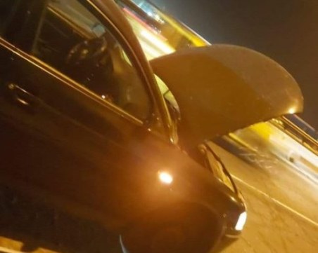 Младежи помогнаха на закъсала на мост шофьорка във Варна