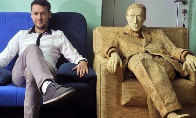 Хърватският художник Томислав Хорват изработва статуи от кибритени клечки.Прочетете ощеТой