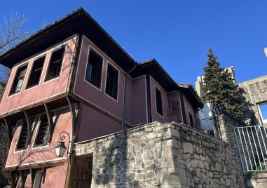 Има два проекта за реставрация на Пампоровата къща в Стария