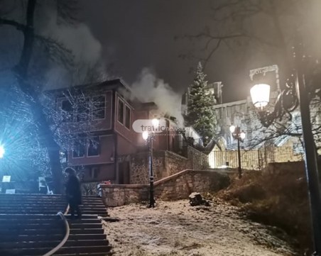 Издават предписания за аварийни дейности за горялата снощи Пампорова къща
