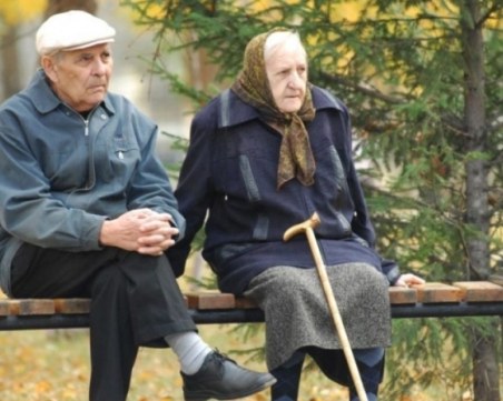 Пенсионерите получават повече пари от работещите на минимална заплата