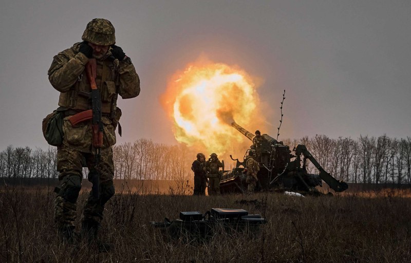 Украйна чака нова военна помощ, ожесточените сблъсъци продължават
