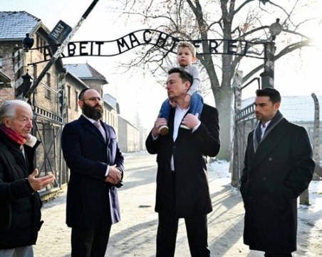 Илън Мъск заведе 3-годишния си син в бившия лагер Аушвиц