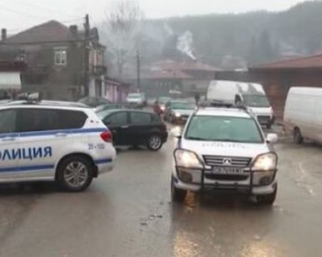 Пребиха 8-годишно дете в Сливен, докато отивало да си купи вафли