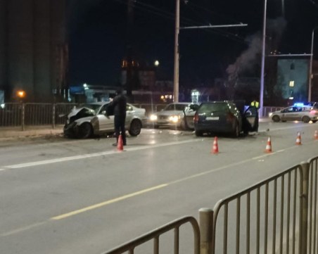 Трима са в болница след верижната катастрофа в Стара Загора