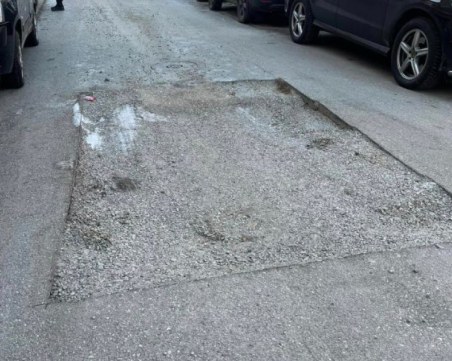 Жена сигнализира за опасна дупка на пътя, реакцията беше светкавична