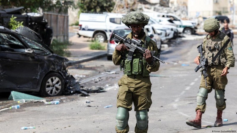 Израелската армия обяви днес, че в понеделник 21 нейни войници
