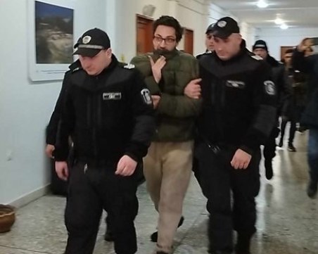 Съдът остави в ареста Георги, наръгал 45 пъти майка си в Бургас