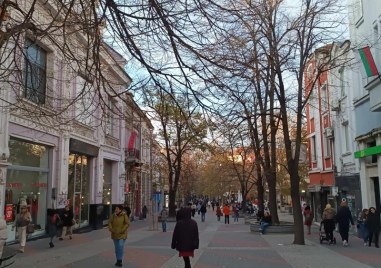 Топло за сезона ветровито ще бъде времето в Пловдив днес