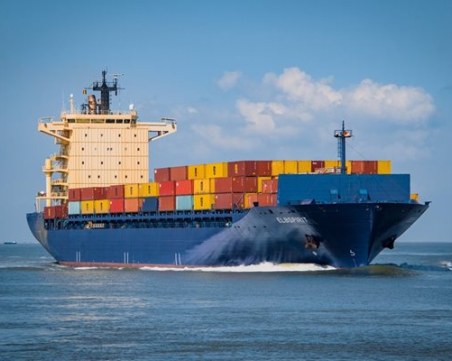 Хутите изстреляха три ракети по американски контейнеровоз