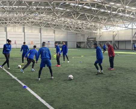 Пропадна контрола на Спартак, тимът се раздели с двама