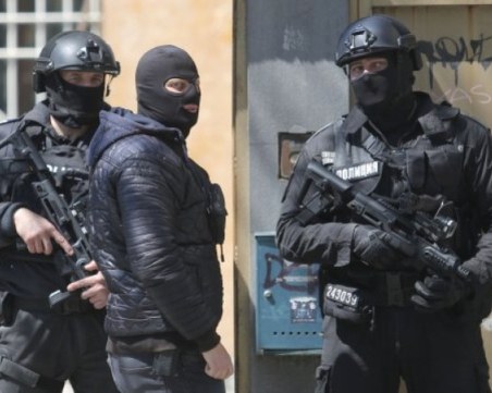 Разбиха ОПГ за данъчни измами и пране на пари в Пловдив, има множество задържани