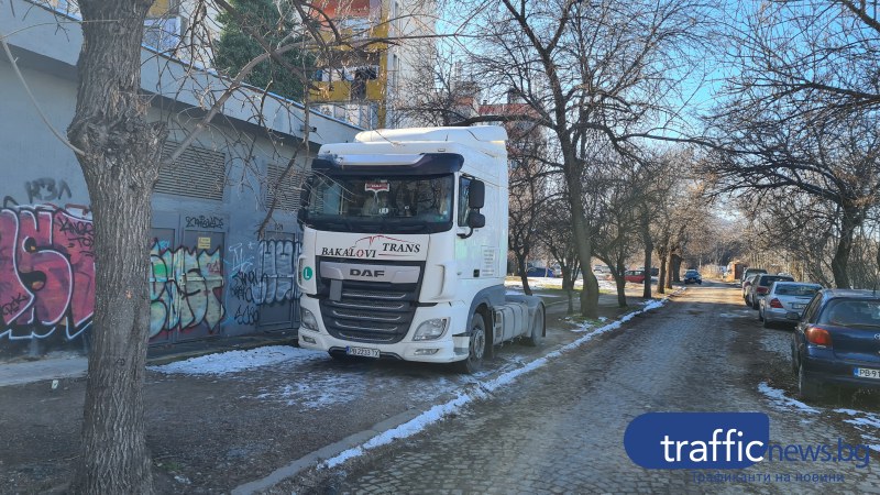 Пловдивчанин: Освен за паркирани коли, тротоарите в Кючука вече са отворени и за камиони