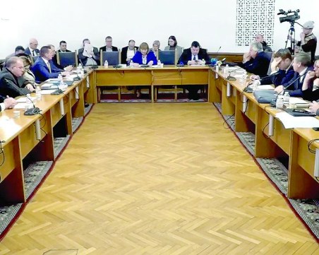 Липса на кворум провали заседанието на комисията за службите