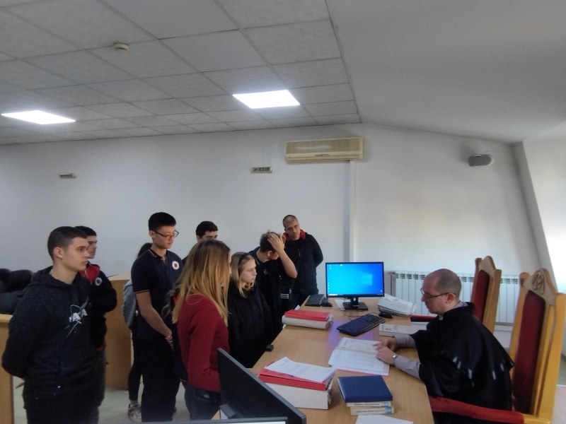 Ученици от Частна езикова гимназия Стоян Сариев посетиха Районен съд