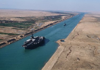 С 42 процента е намалял търговският поток през Суецкия канал