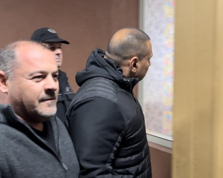 Директорите на Ботев и полицаите, замесени във въоръжено ОПГ, остават в ареста