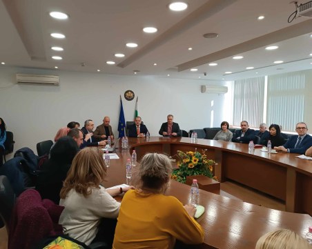 Промяна! Удължиха срока на онлайн обучението в Пловдив и областта