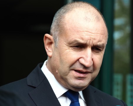 Радев няма да присъства на клетвата на новите конституционни съдии