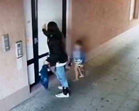 Съсед на Габриела: Оставяше детето само на 3-години, ходеше босо и голо навън