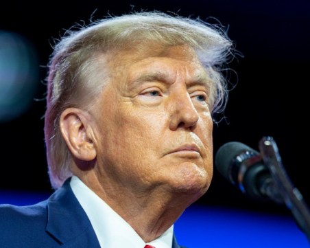 Тръмп излезе от съдебната зала и не изслуша адвоката на писателката, обвинила го в изнасилване