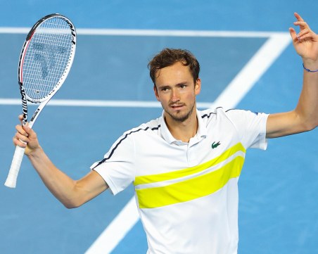 Уникален Медведев се върна от 0:2 и си осигури място на финала на Australian Open