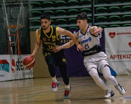 Академик с категорична победа срещу Миньор