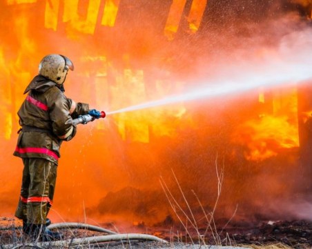 Болница в Сърбия избухна в пламъци, евакуирани са над 100 пациенти