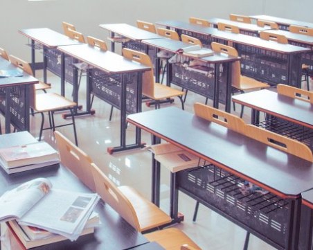 Държавата поема осигурителните вноски на учениците при дуално обучение