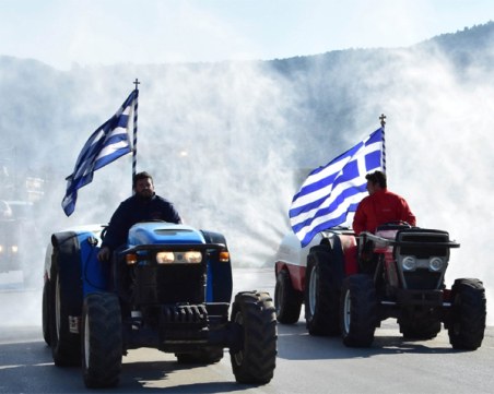Гръцките фермери - на протест, искат данъчни облекчения и евтини горива