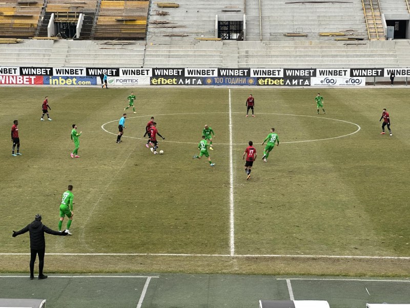 Отборът на Локомотив (Пловдив) постигна минимална победа с 1:0 над