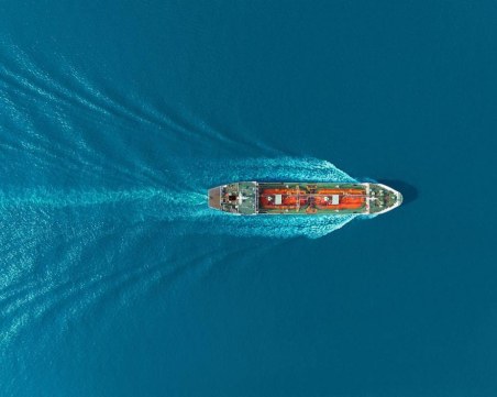 Иран задържа чуждестранен кораб, транспортиращ 2 млн. литра контрабандно гориво