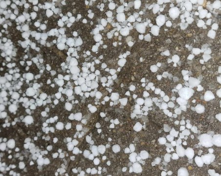 Невиждано! Градушка удари Трявна  посред зима